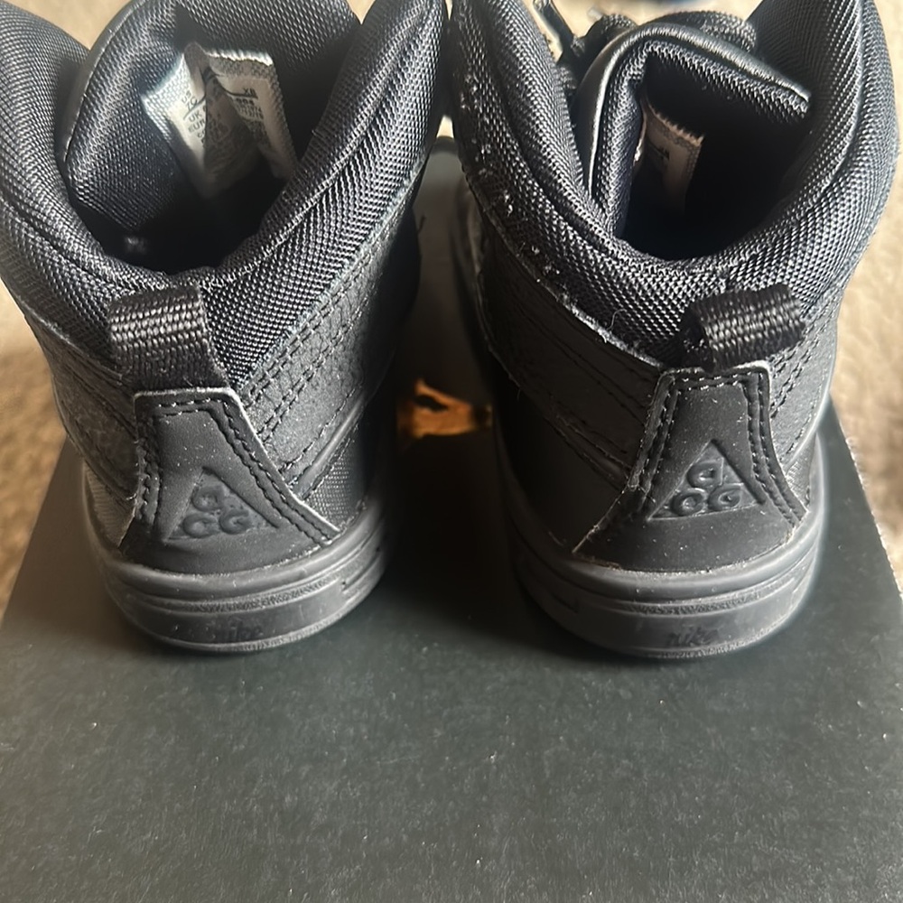 Nike Black Rugged Outdoor Boots - Picture 4 of 7